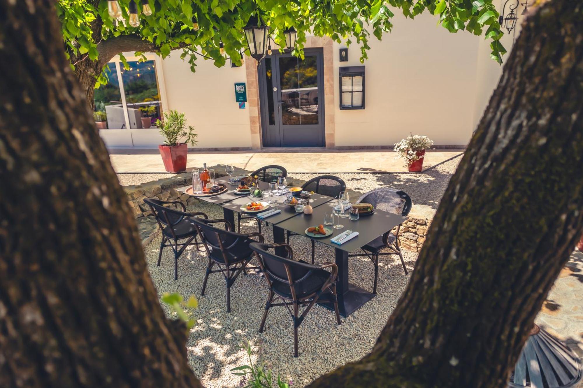 Logis Hotel Restaurant Le Plantevin Propiac Exterior photo